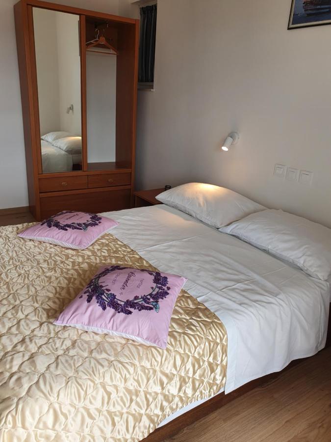 Apartmani Babic Dugi Rat Buitenkant foto