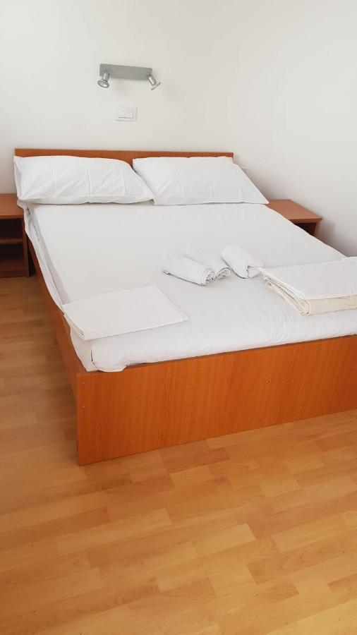 Apartmani Babic Dugi Rat Buitenkant foto